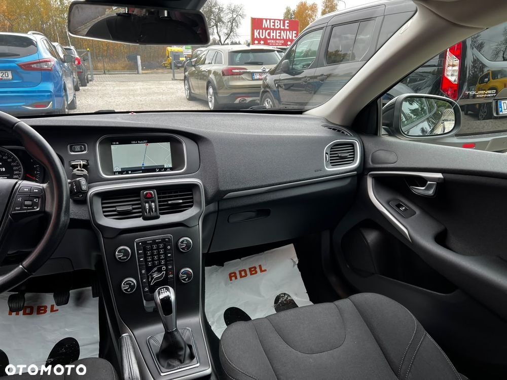 Volvo V40 - 25