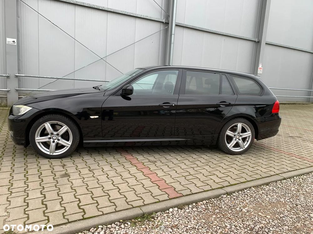 BMW Seria 3 318d - 25