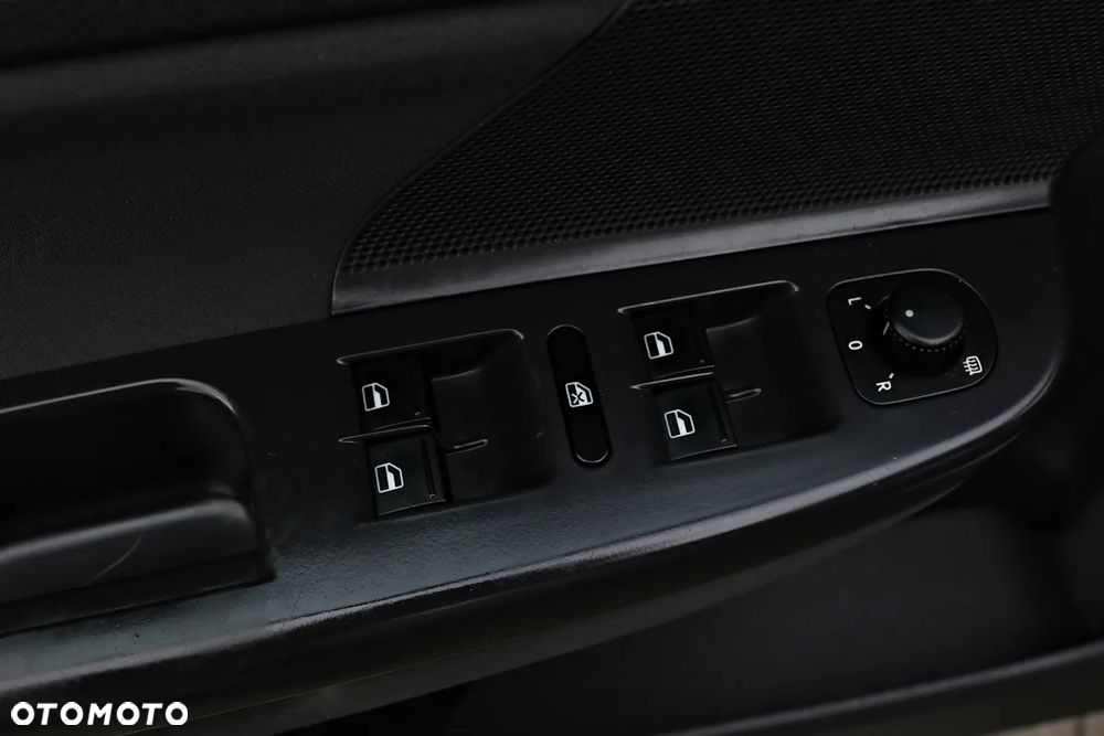 Volkswagen Golf - 32