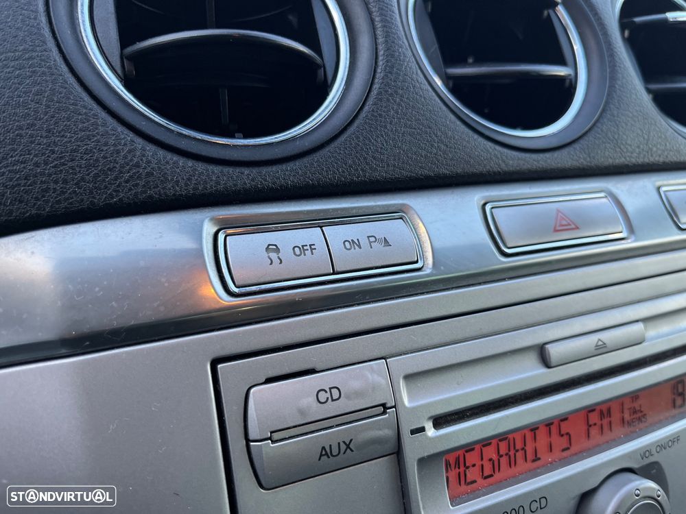 Ford S-Max 1.8 TDCi Titanium 7L - 38