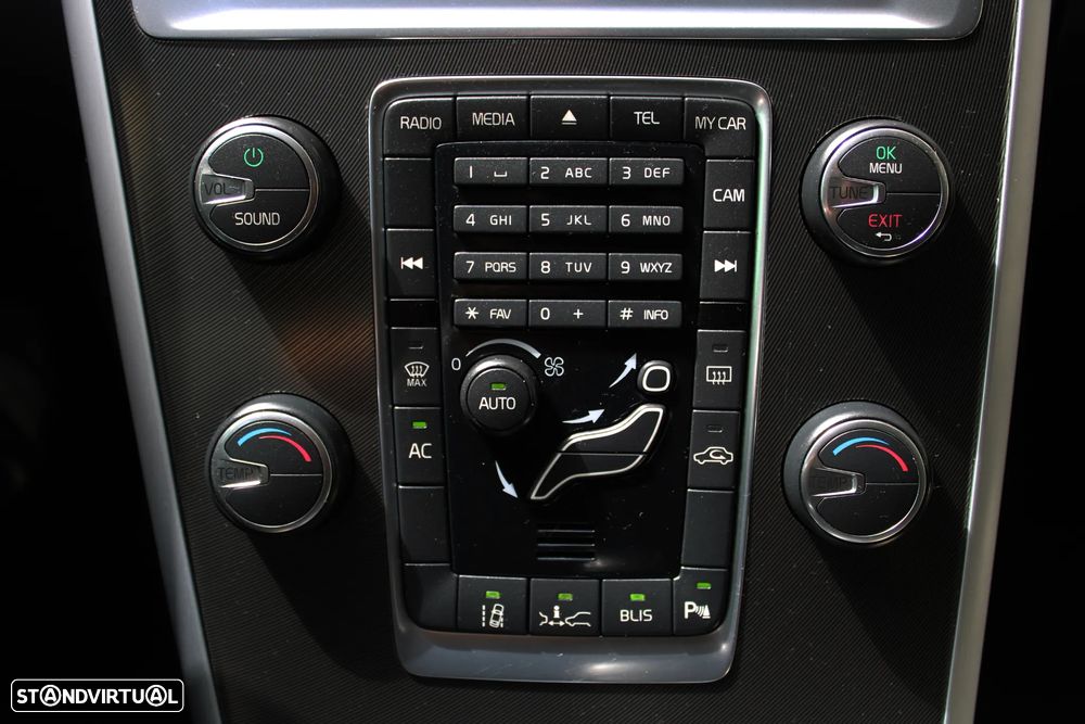 Volvo XC 60 2.0 D3 R-Design Geartronic - 43