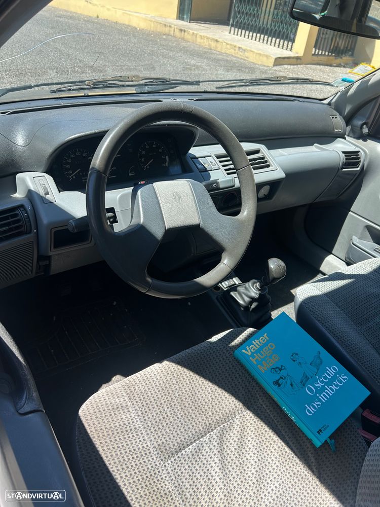 Renault Clio 1.2 RT - 8