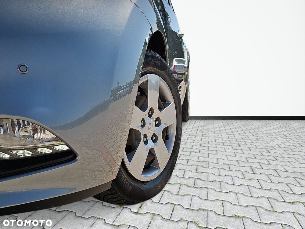 Kia Venga 1.6 L - 10
