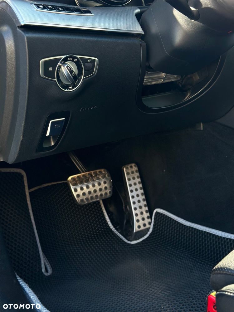 Mercedes-Benz Klasa E 220 d Coupe 4-Matic 9G-TRONIC - 15