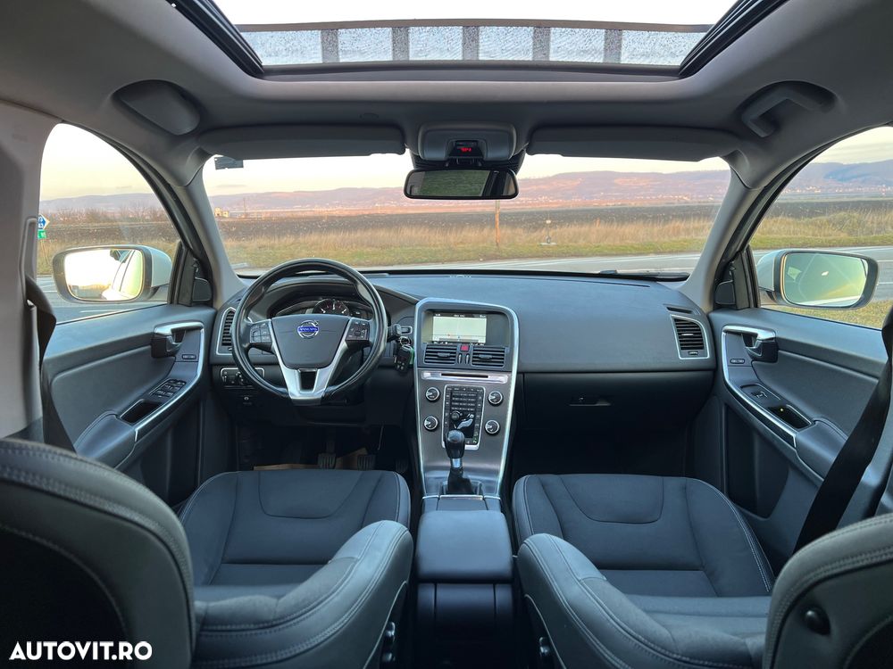Volvo XC 60 D5 AWD Momentum - 8