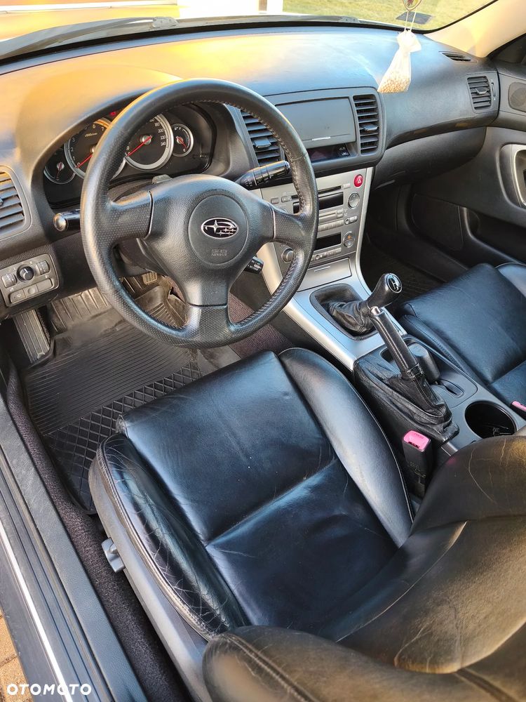 Subaru Outback 2.5i MT - 12