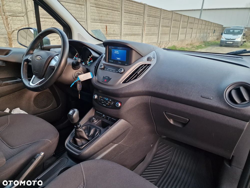 Ford Transit Courier - 12