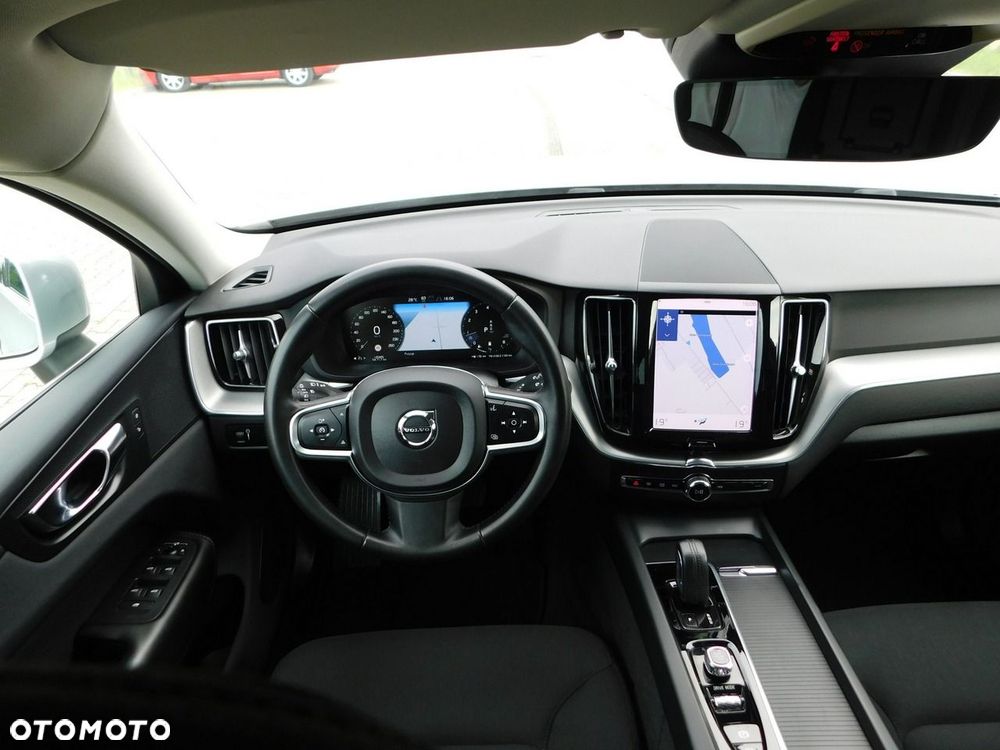 Volvo XC 60 B4 B Momentum Pro - 16