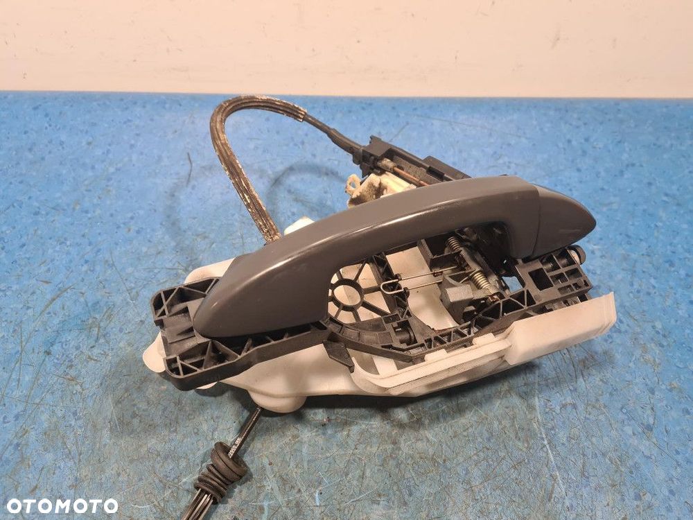 VOLKSWAGEN PASSAT B7 KOMBI KLAMKA TYŁ PRAWA LI7F - 4