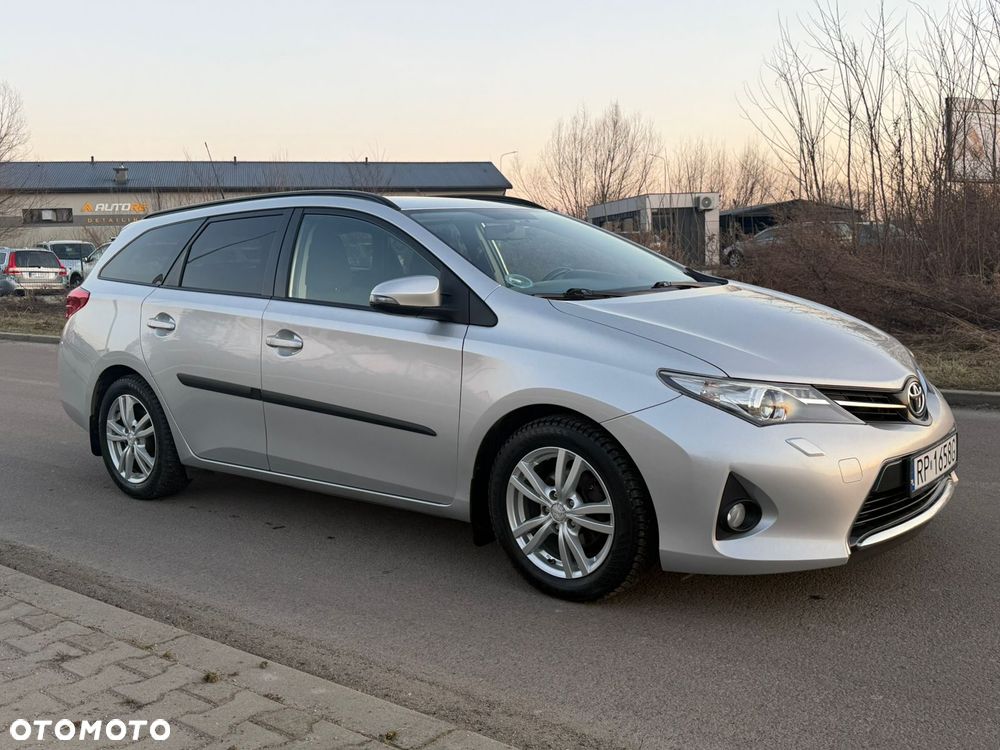 Toyota Auris 1.4 D-4D Life Plus - 5