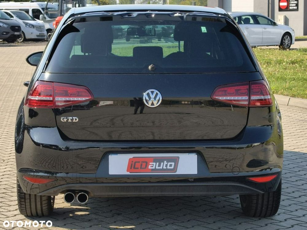 Volkswagen Golf - 6