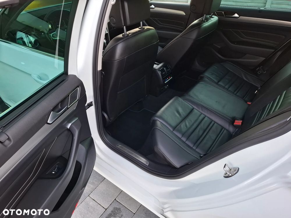 Volkswagen Passat 2.0 TDI SCR 4Motion DDG Highline - 21