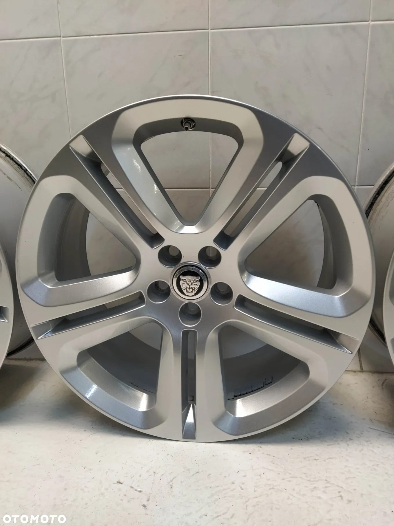 JAGUAR F-PACE X761 8.5X20 ORYGINALNE FELGI ALUMINIOWE R20 ET45 5X108 4XCZUJNIKI TPMS CIŚNIENIA OPON - 5