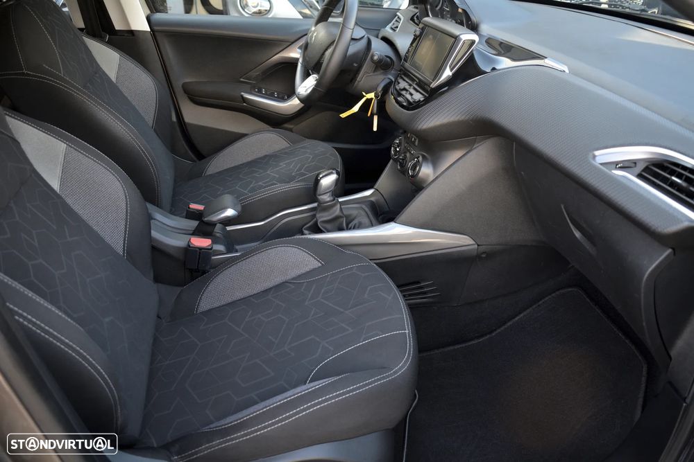 Peugeot 2008 1.2 PureTech Style - 21