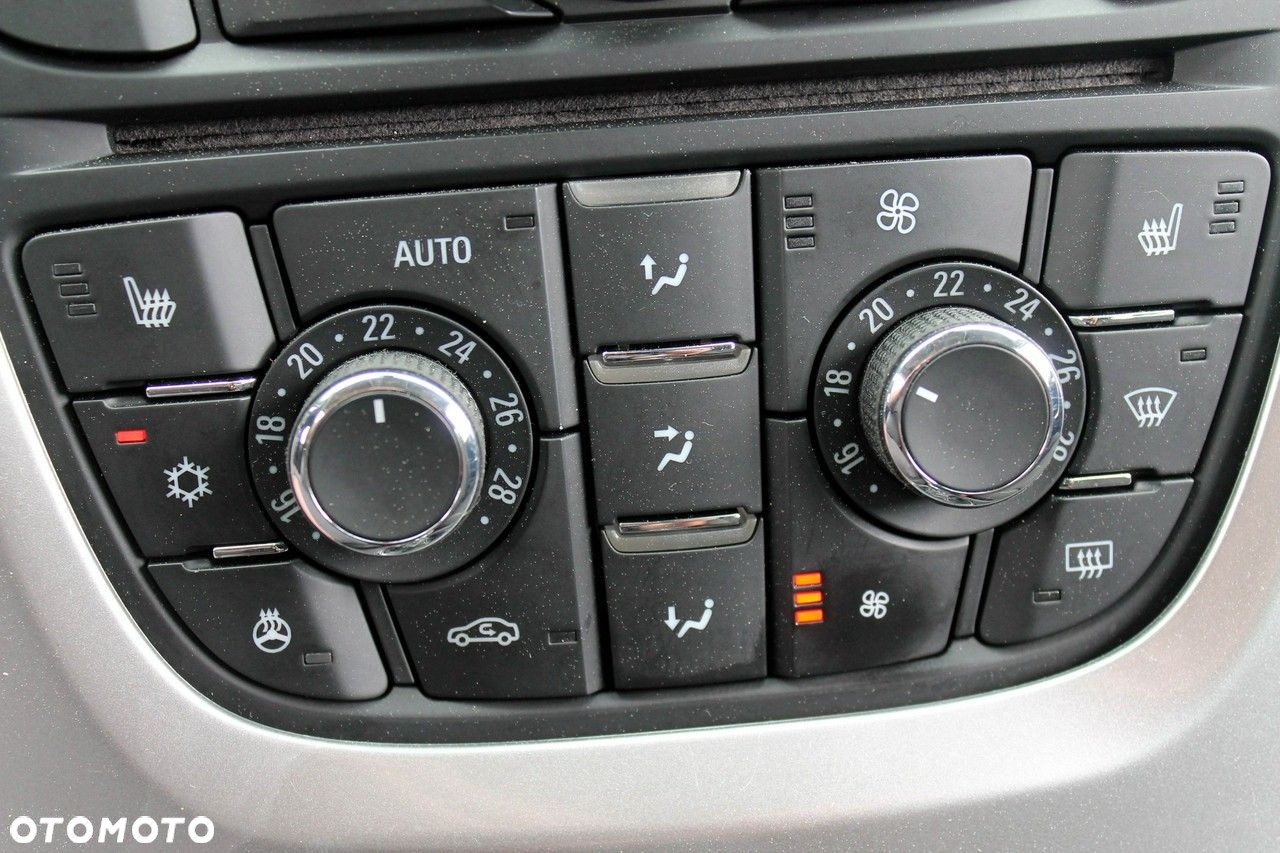 Opel Astra IV 1.4 T Cosmo S&S - 33