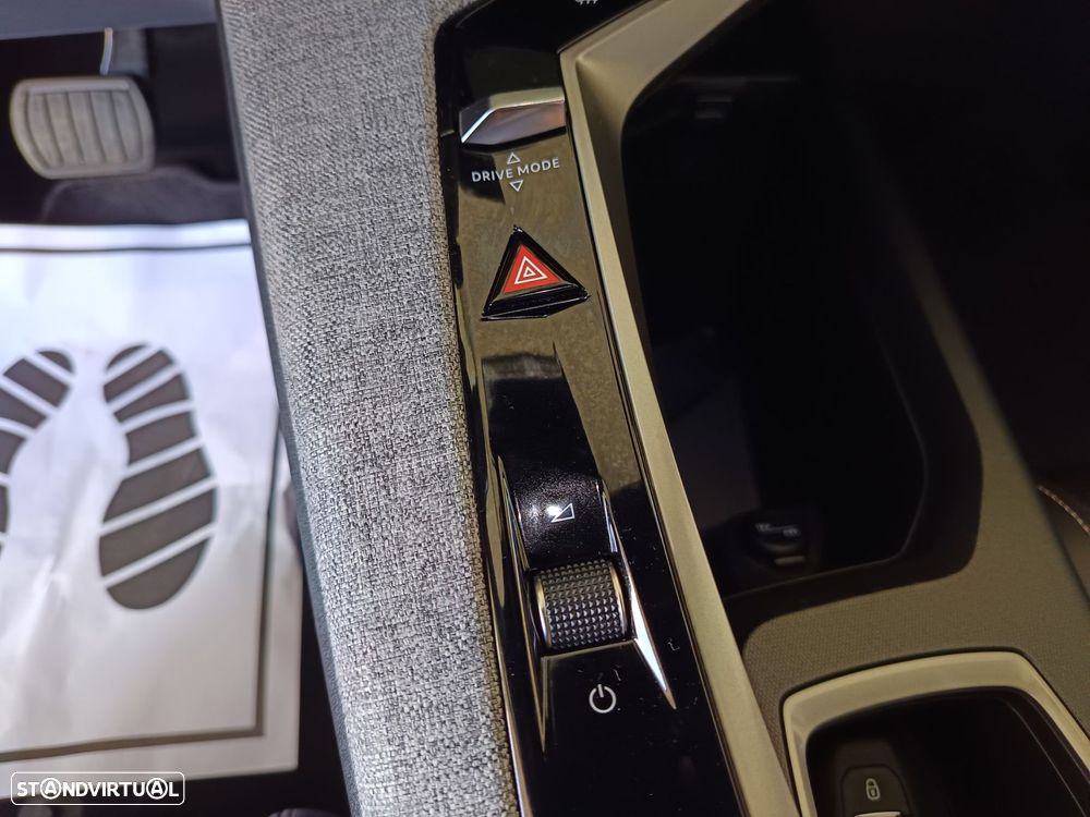 Peugeot 3008 1.2 Hybrid Allure Pack e-DCS6 - 45