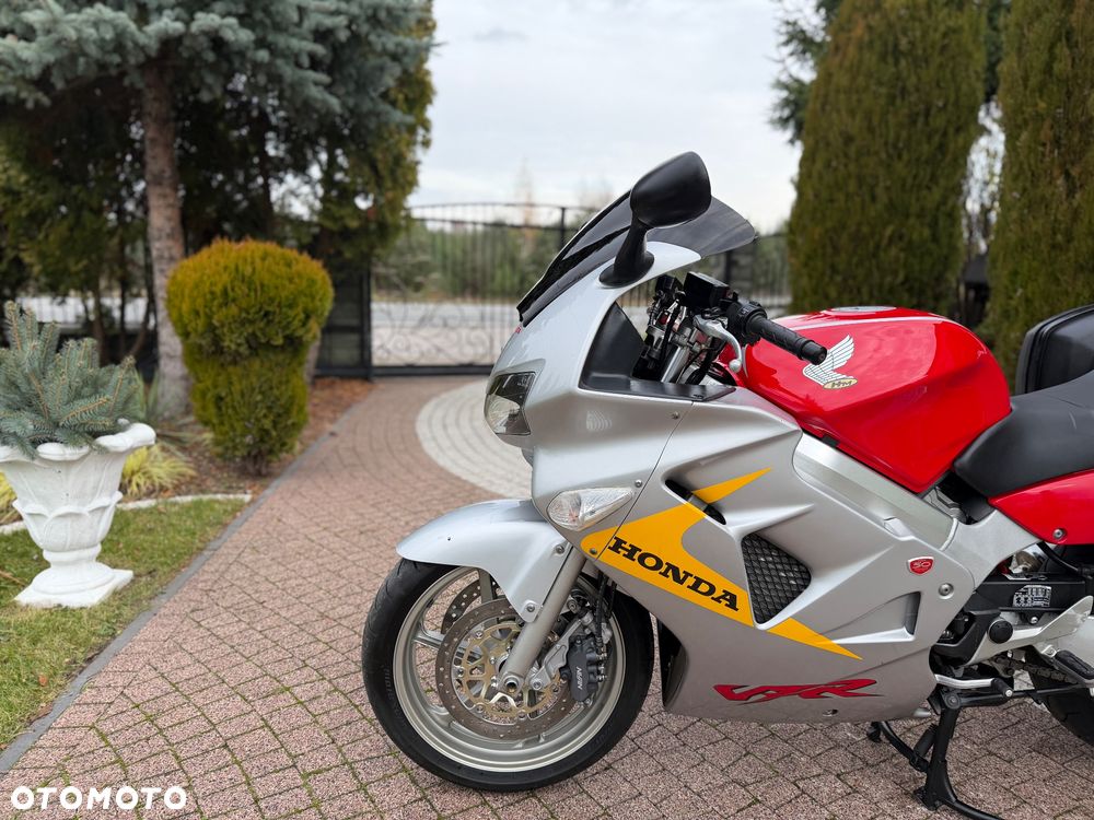 Honda VFR - 29