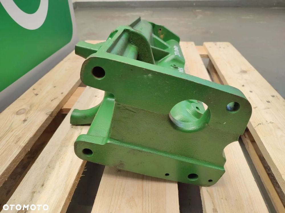 Wspornik podstawy wydechu L213284 John Deere 6215 R - 9