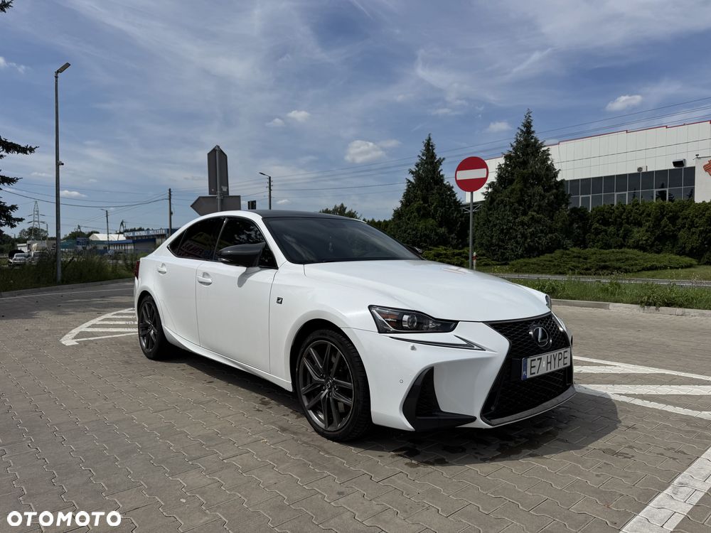 Lexus IS 200t / 300 F Sport - 9