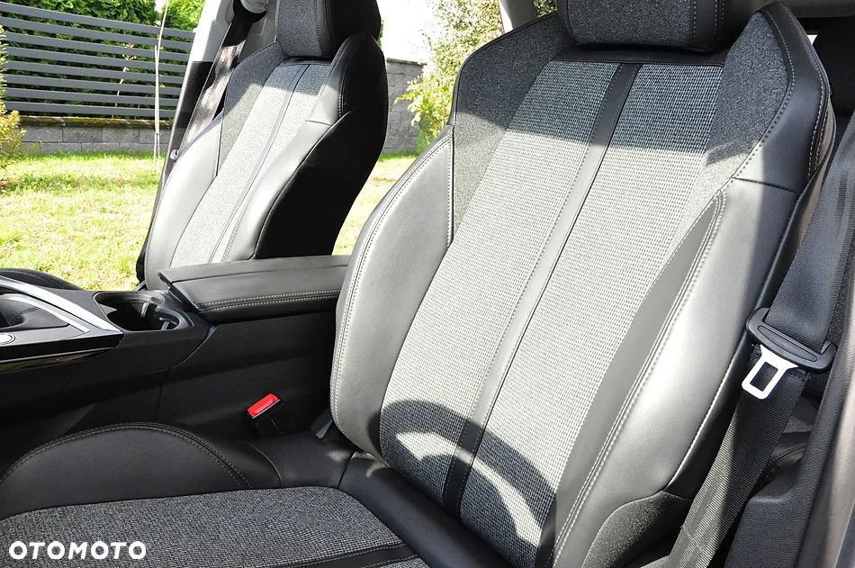 Peugeot 3008 1.6 BlueHDi Allure S&S - 19
