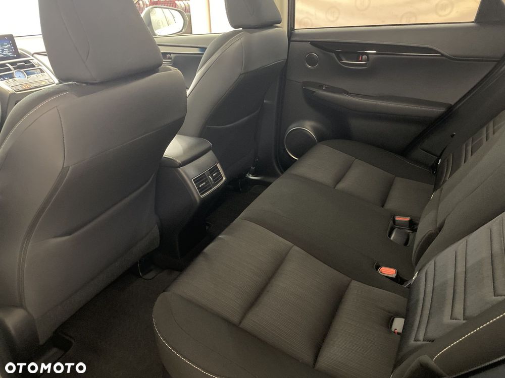 Lexus NX 300h Business Edition AWD - 14