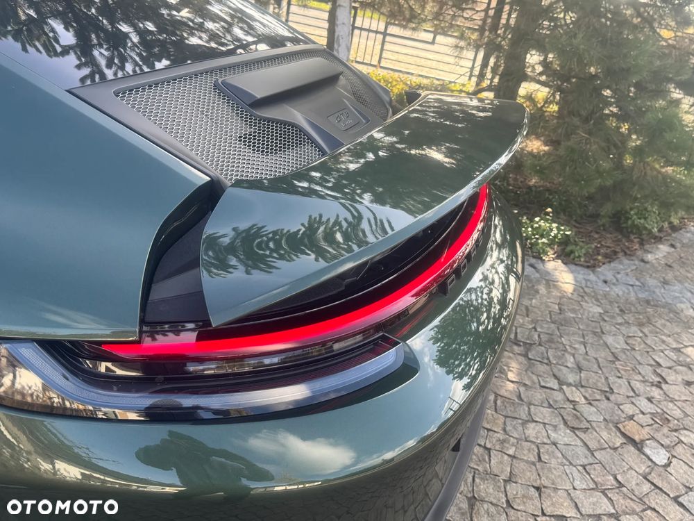 Porsche 911 GT3 Touring - 8