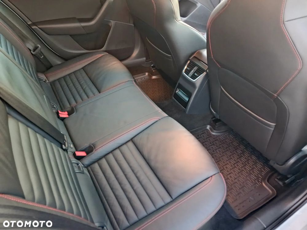 Skoda Octavia 2.0 TDI RS Challenge DSG - 6