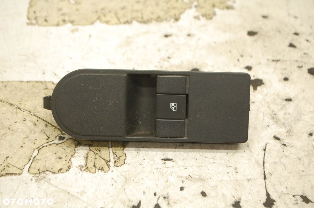 PRZEŁĄCZNIK SZYBY PANEL PRAWY PRZÓD 13228709 OPEL ASTRA III H - 1