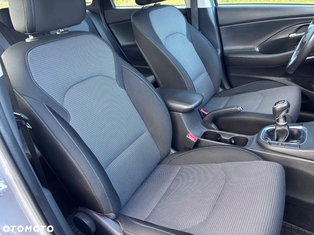 Hyundai i30 1.5 DPI Modern - 25