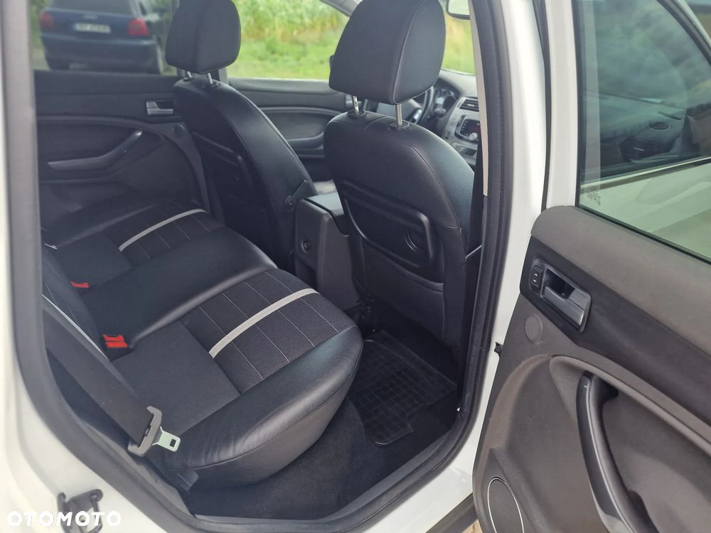 Ford Kuga 2.0 TDCi 4x4 Titanium - 23