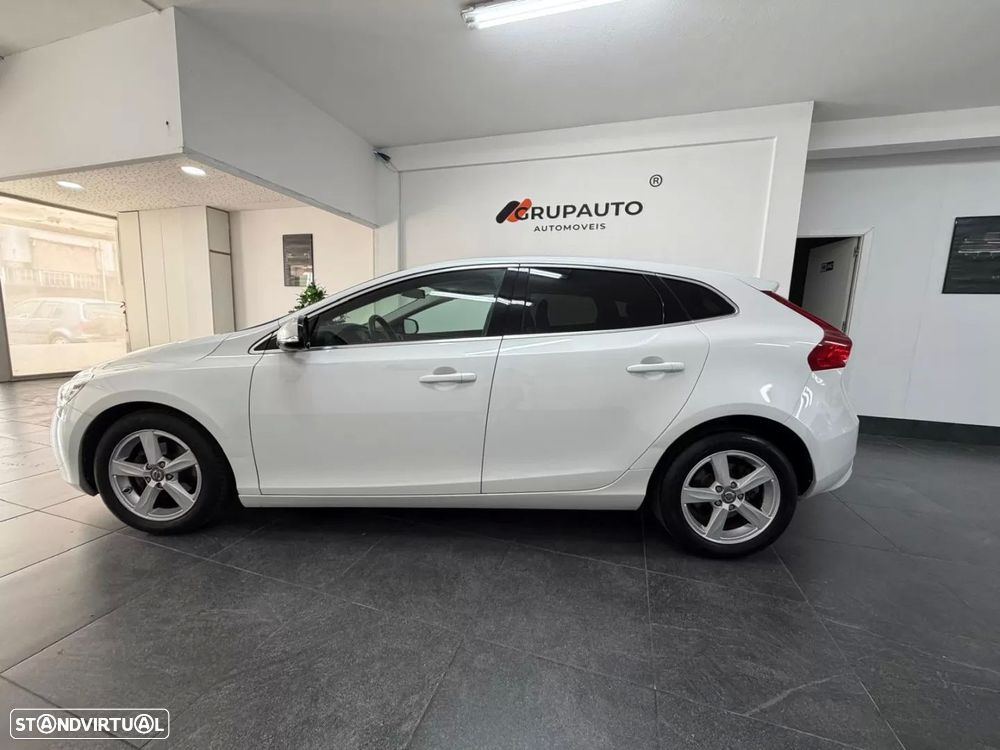Volvo V40 D2 Momentum - 2