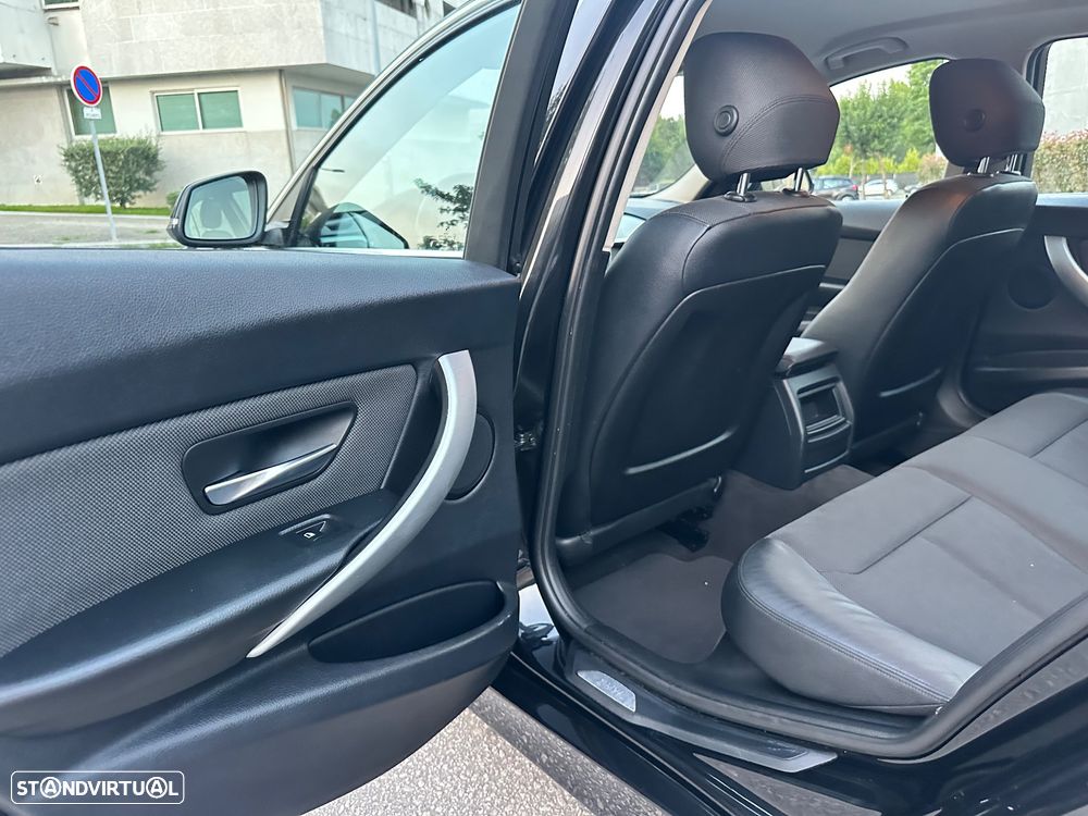 BMW 320 d Auto Line Modern - 30