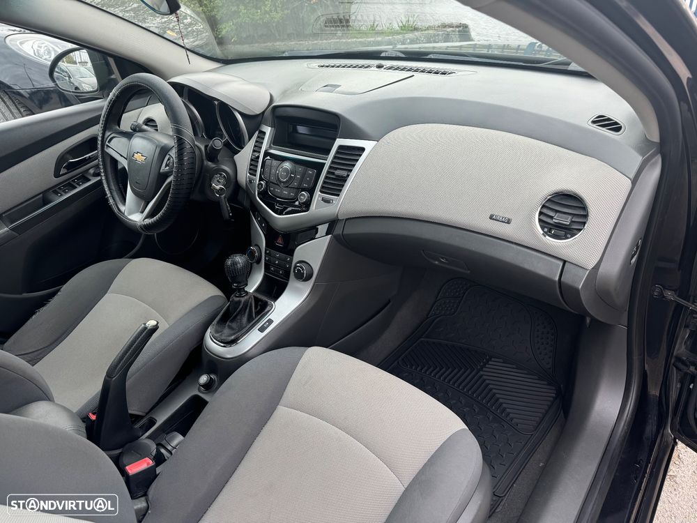 Chevrolet Cruze 1.6 LS - 27