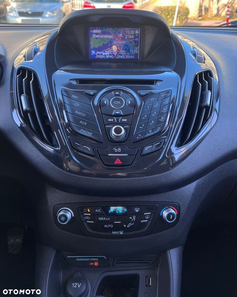 Ford Tourneo Courier - 18