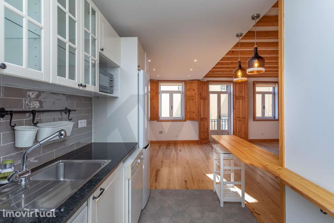 ARRENDAMENTO | T2 Duplex em edifício com fachada de época | Totalmente - Grande imagem: 2/37