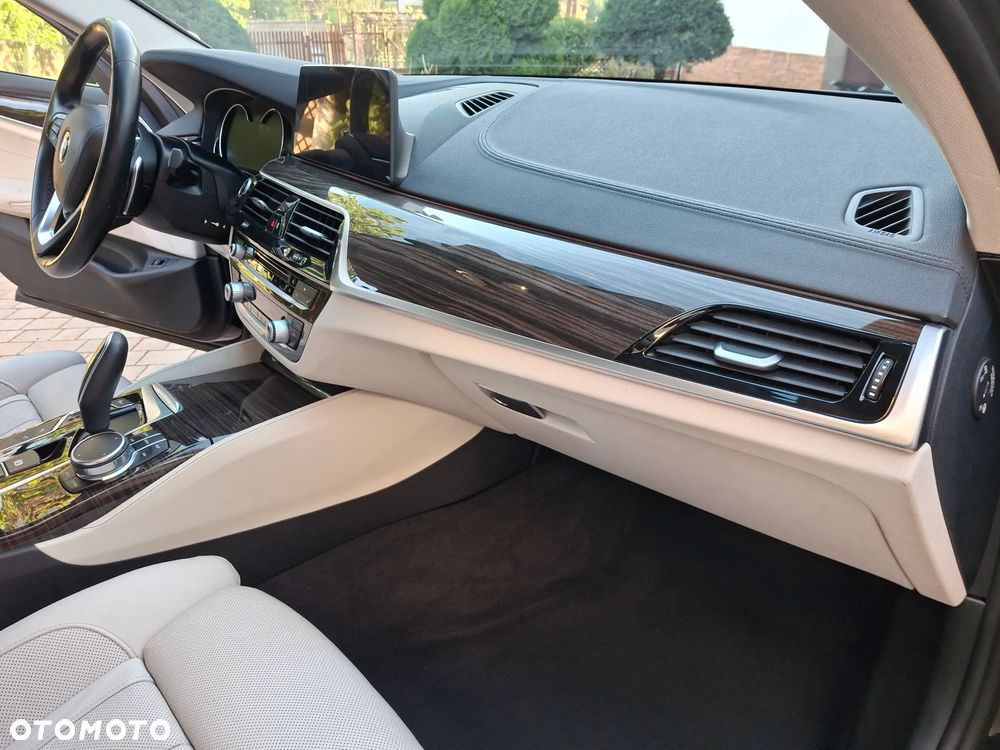 BMW Seria 5 530i Luxury Line - 14