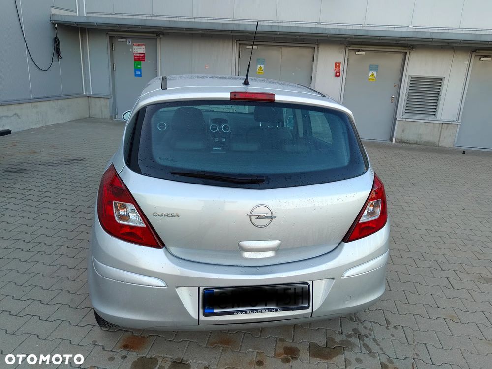 Opel Corsa 1.4 16V Cosmo - 12