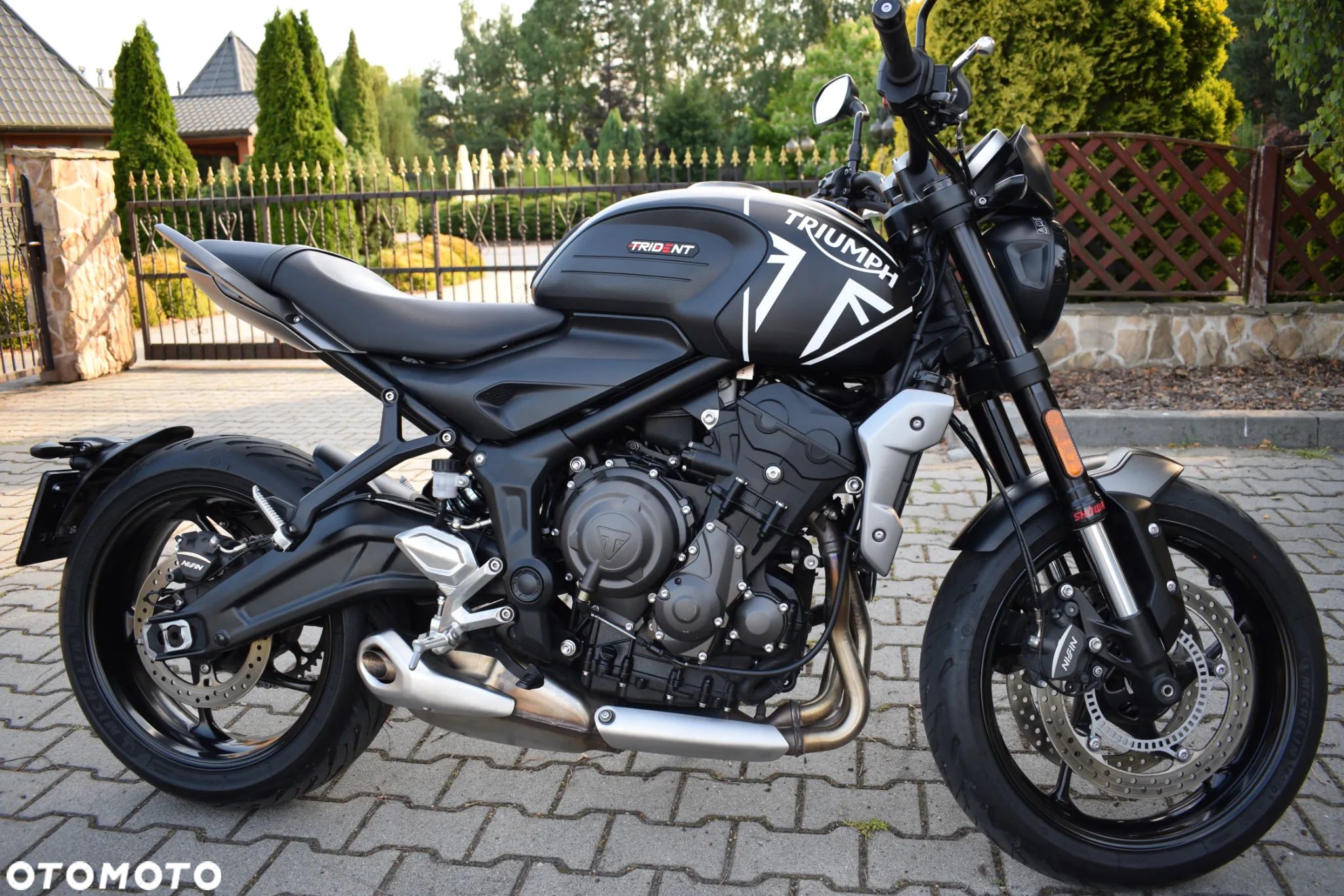 Triumph Trident - 1