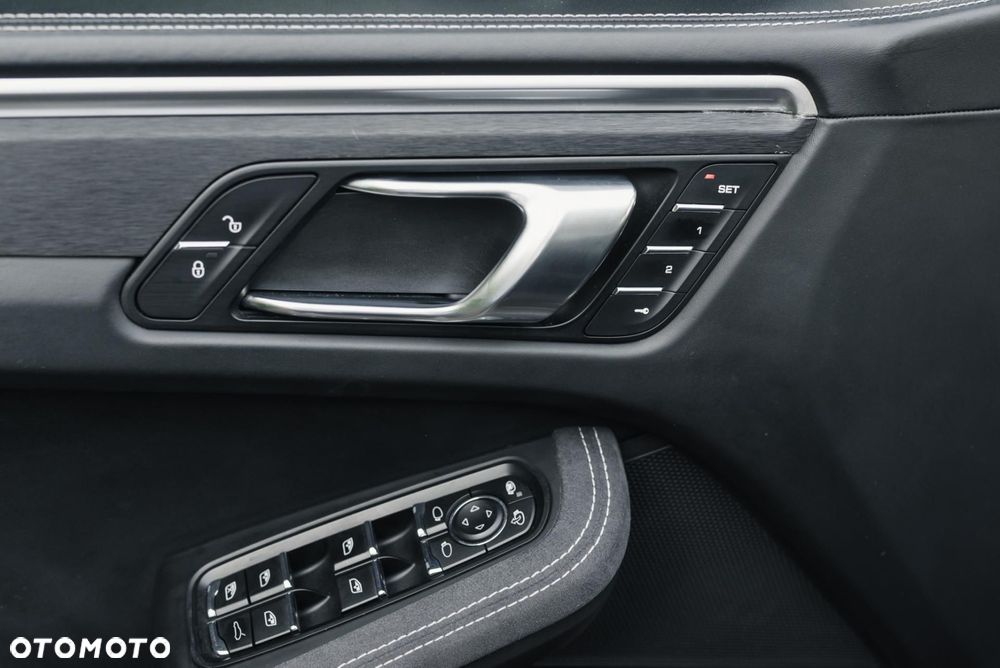Porsche Macan - 29