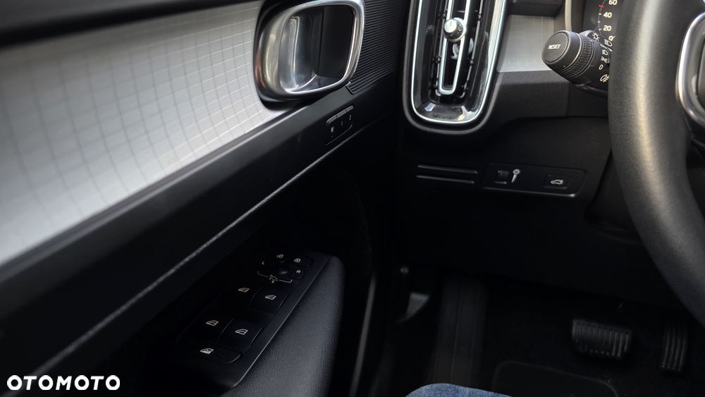 Volvo XC 40 D3 Geartronic Momentum Pro - 25