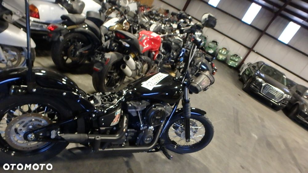 Harley-Davidson Softail Street Bob - 20