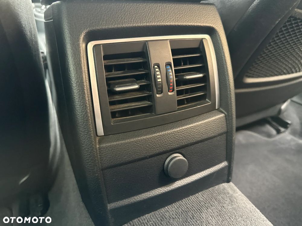 BMW Seria 3 318d Edition M Sport Shadow - 34