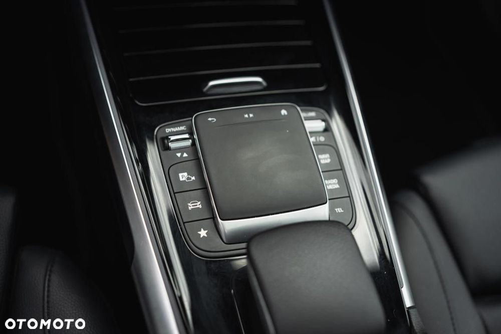 Mercedes-Benz GLB - 24