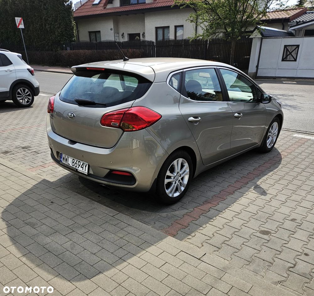 Kia Ceed - 11