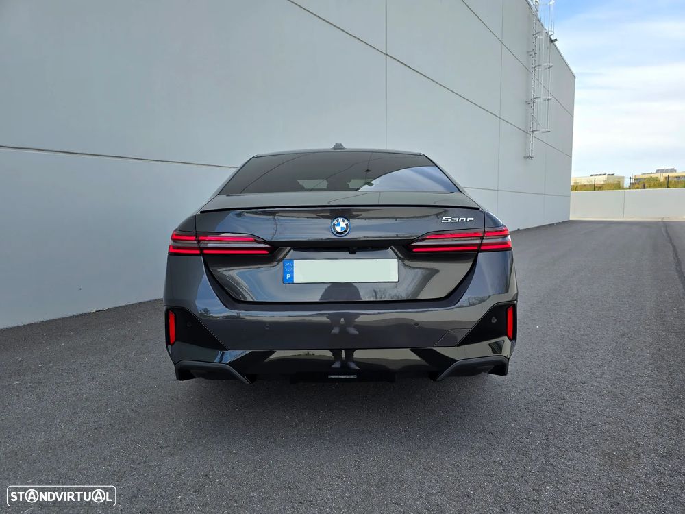 BMW 530 e Pack Desportivo M Pro - 17