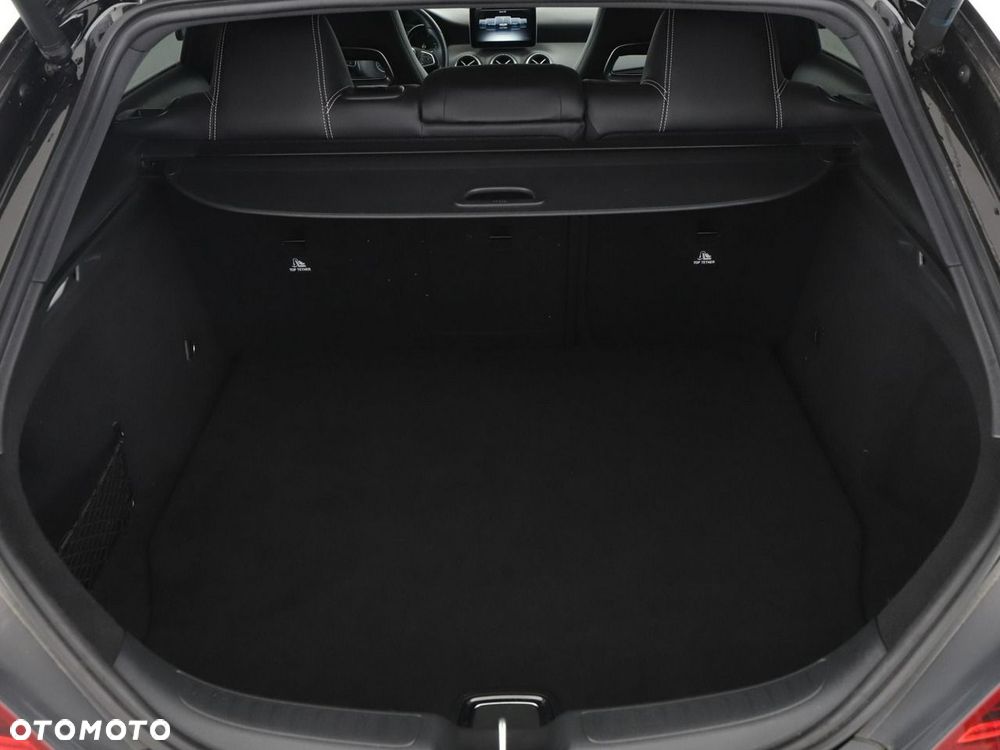 Mercedes-Benz CLA 200 7G-DCT Urban - 21