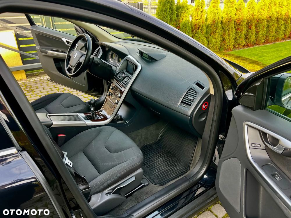 Volvo XC 60 D5 AWD - 11