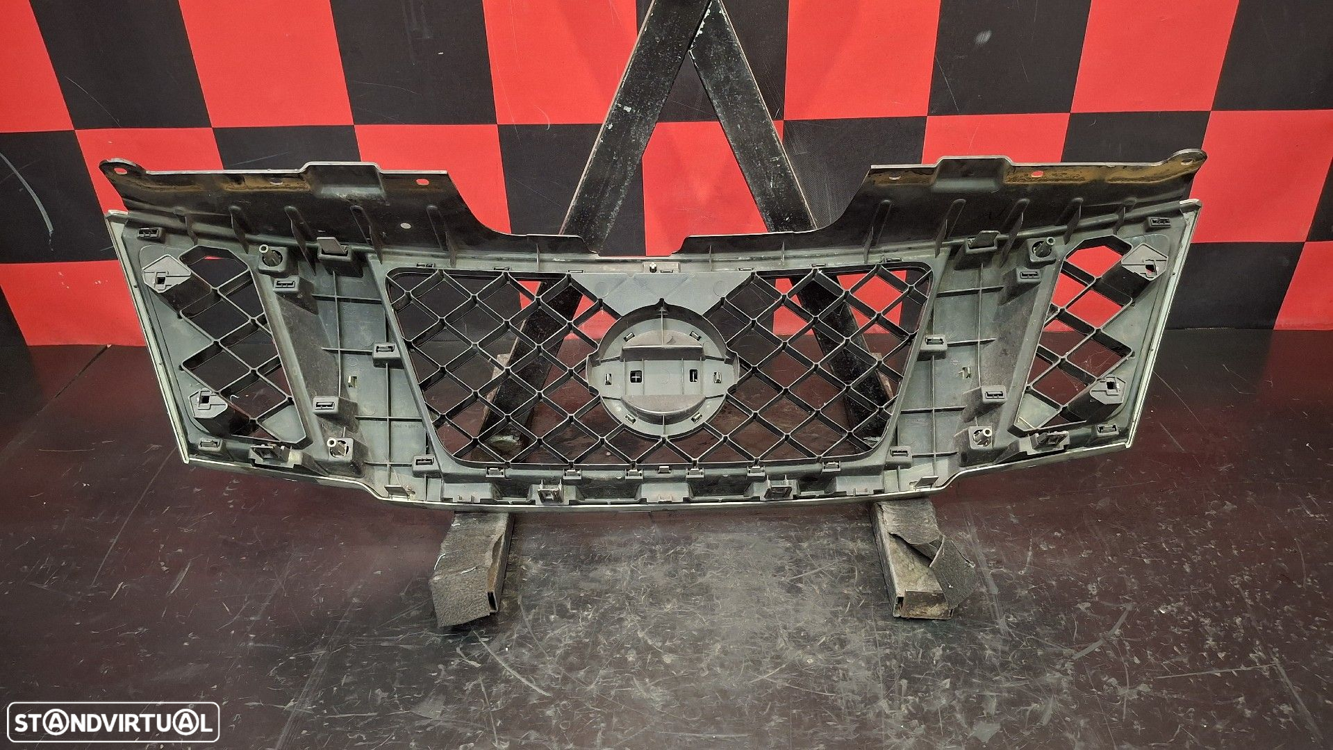 Grelha Da Frente Nissan Np300 Navara Camião De Plataforma/Chassis (D40 - 2