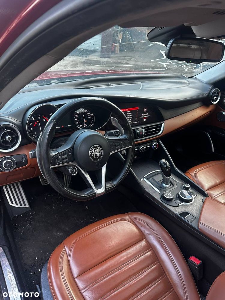 Alfa Romeo Giulia 2.0 Turbo 16V AT8-Q4 Veloce Ti - 13