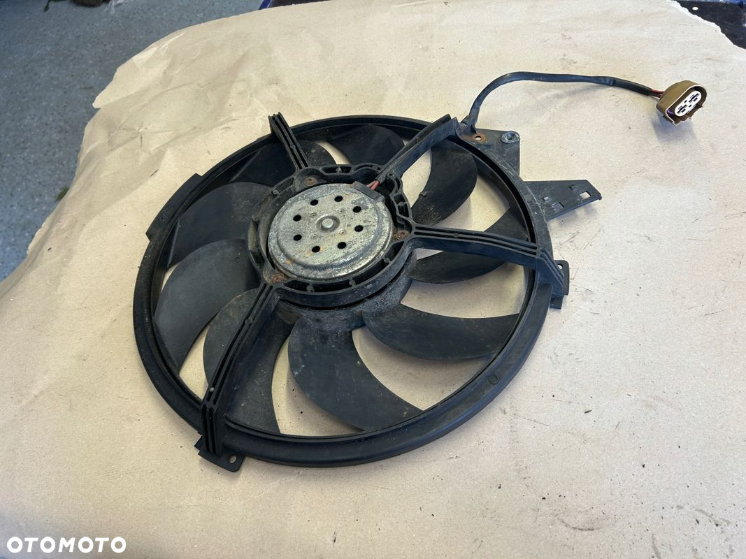 AUDI A2 1,4 TDI WENTYLATOR CHŁODNICY 8Z0959453B - 2